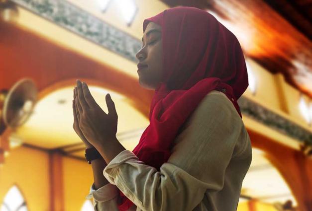 Woman praying in temple