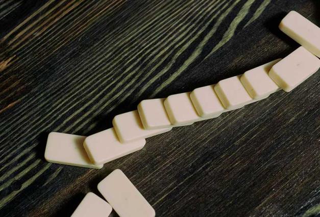 dominoes falling on table