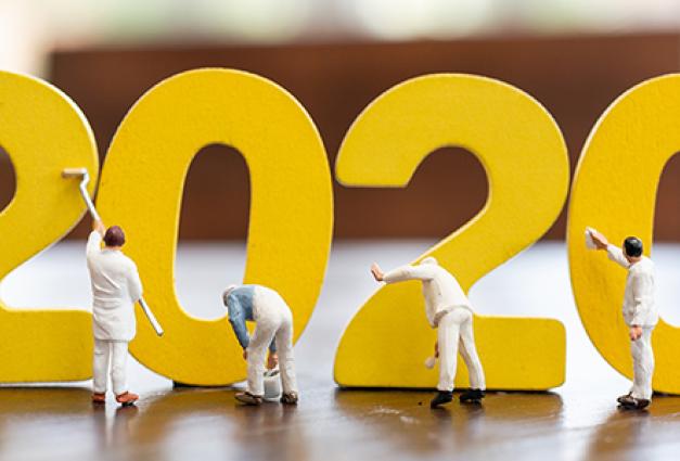Miniature worker team painting the number 2020